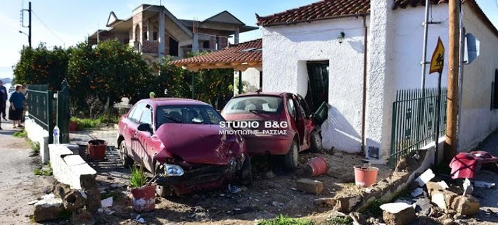 Τα πήραν όλα σβάρνα στην Αργολίδα – Τράκαραν και κατέληξαν μέσα σε σπίτι (βίντεο)